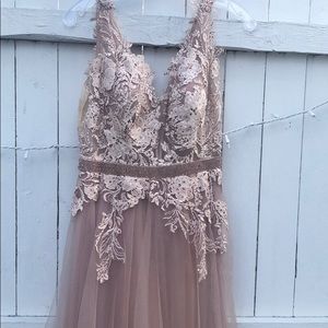Ball gown / prom dress
